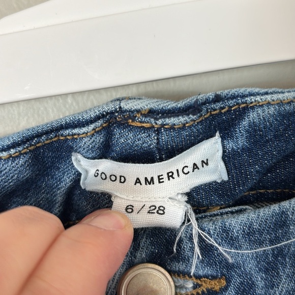 Good American Medium Wash Distressed Skinny Jeans - Size 6/28 - Picture 4 of 8
